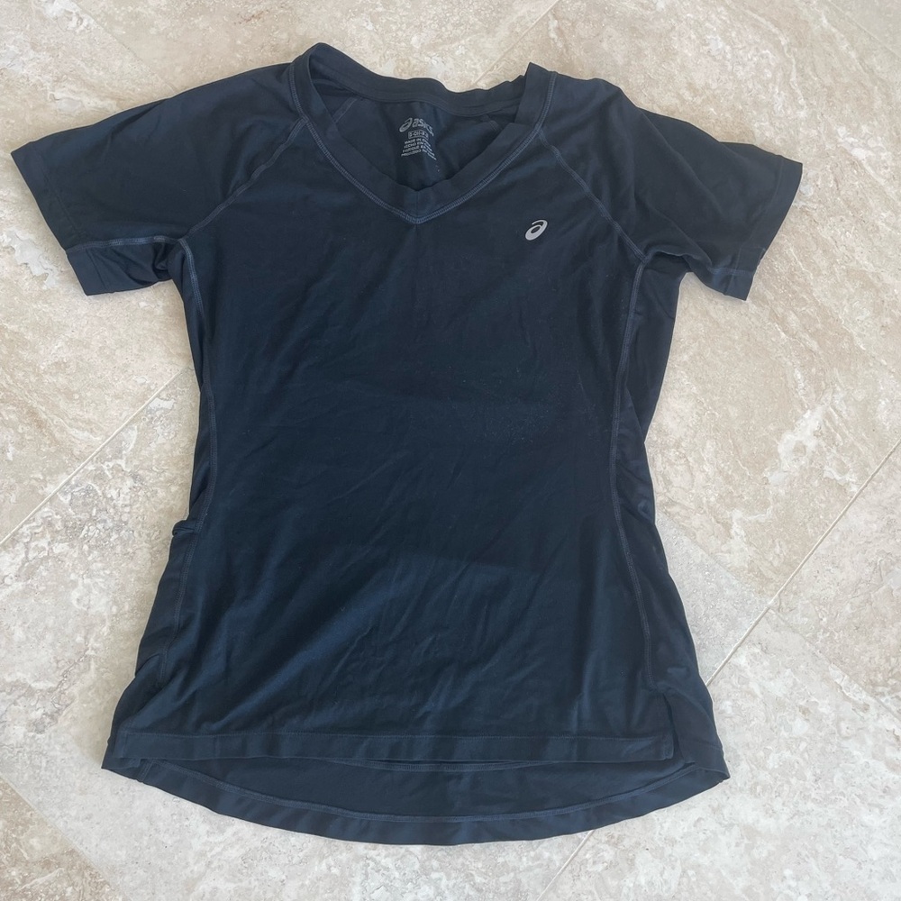Asics Women's Black V-Neck Tee